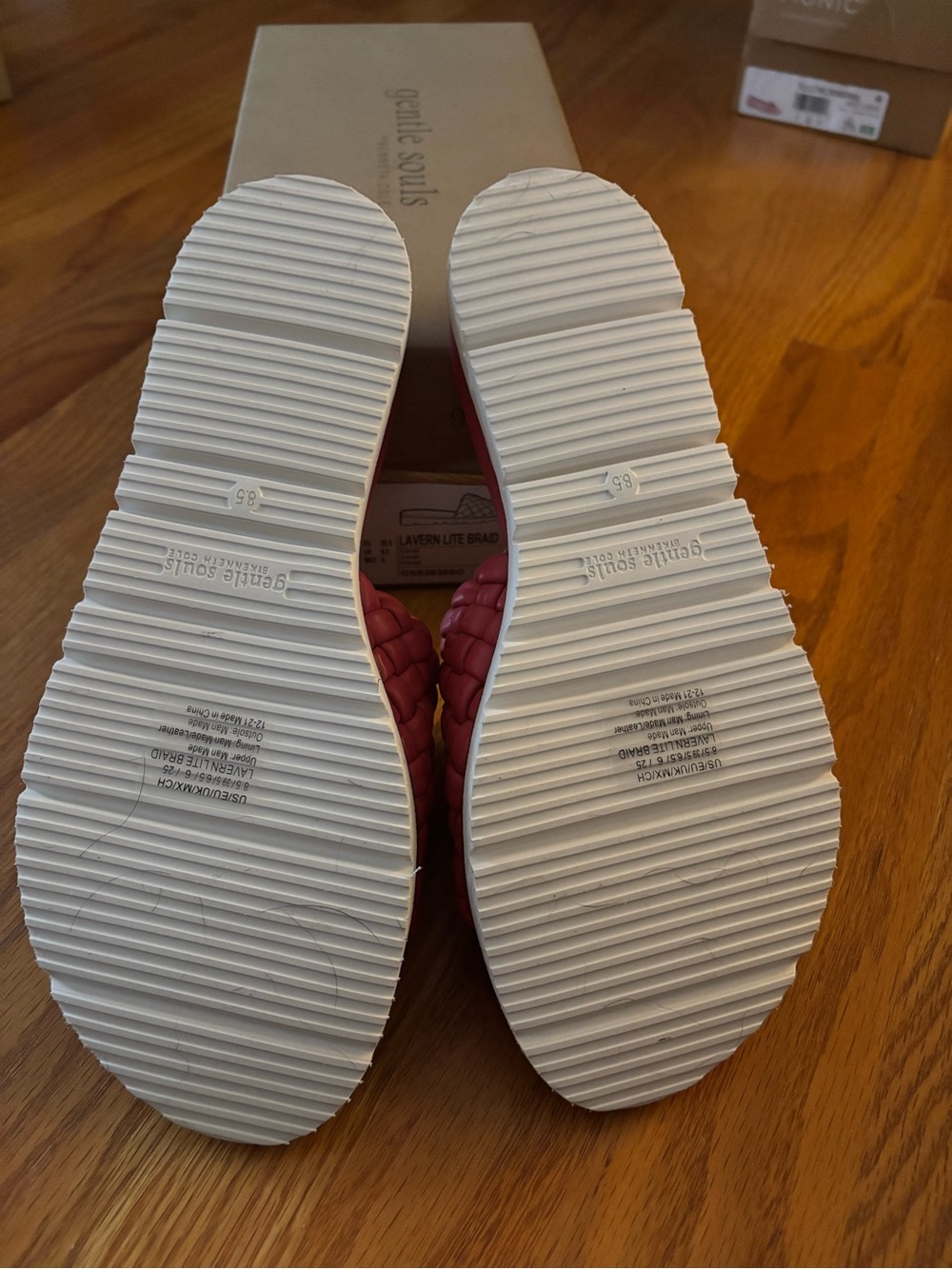 Gentle Souls by Kenneth Cole Coral Braided Slide Sandals - Picture 4 of 4